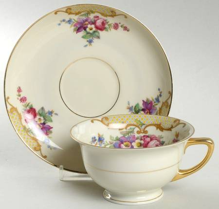 Marilyn Footed Cup & Saucer Set