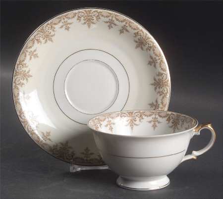 The Marquis Oversized Cup & Saucer Set