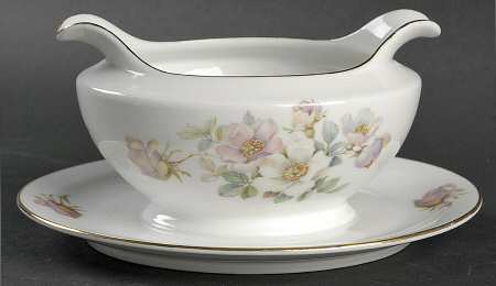 Orlando Gravy Boat with Attached Underplate