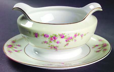 Rambler Gravy Boat with Attached Underplate