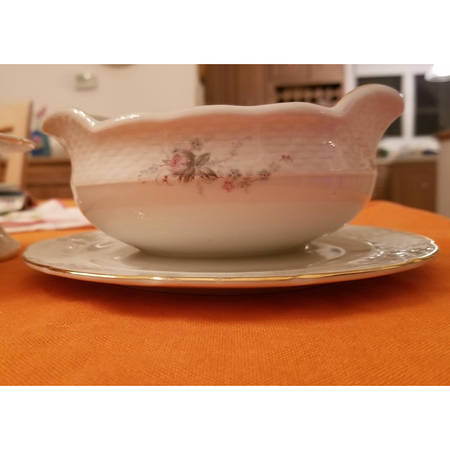 Rosebud Gravy Boat with Attached Underplate