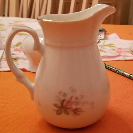 Rosebud Creamer