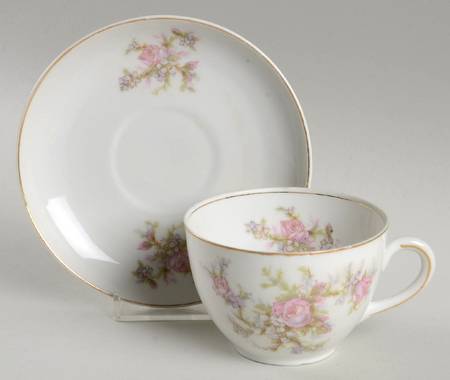 THU106 Footed Cup & Saucer Set