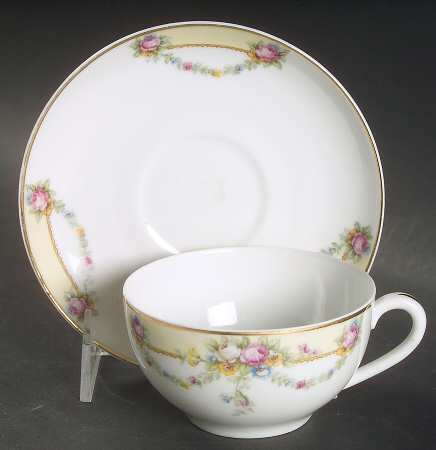 THU26 Flat Cup & Saucer Set