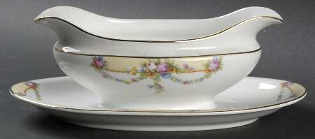 THU26 Gravy Boat with Attached Underplate