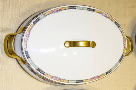 THU36 Oval Covered Vegetable