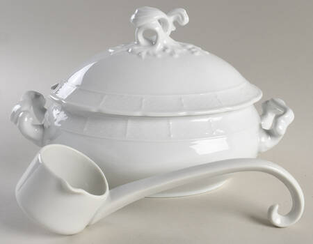 THU93 Oval Tureen & Lid and Ladle