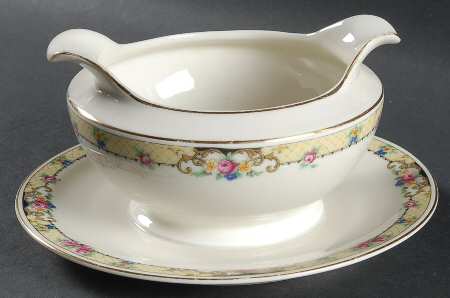 Trellis (Smooth) Gravy Boat with Attached Underplate