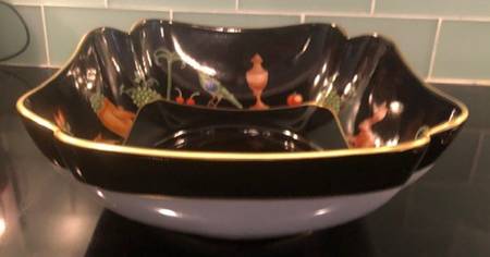 Black Shoulder 9" Square Vegetable Bowl