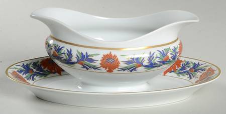 Chrysanthemum Gravy Boat with Attached Underplate