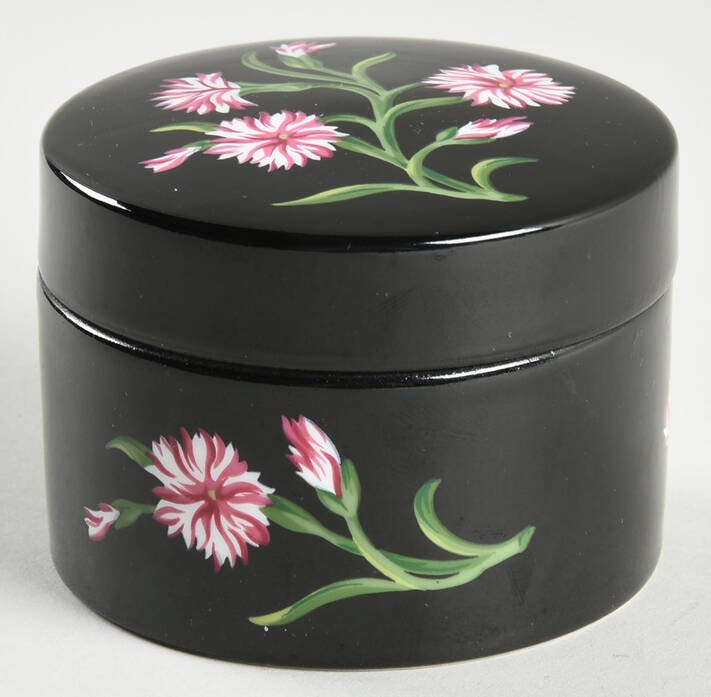 Mrs Delany's Flowers Round Box & Lid