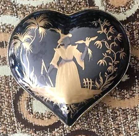 Nuit Chinoises Heart Shape Box & Lid