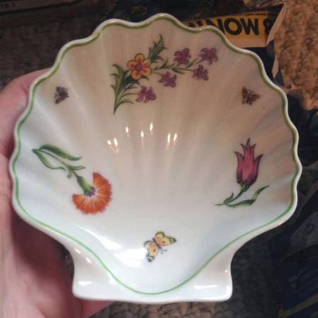 Tiffany Garden 4" Shell Shaped Dish