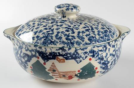 Cabin In The Snow 2 Qt Round Covered Casserole