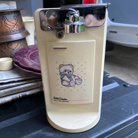 Country Bear Electric Can Opener