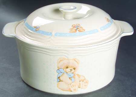 Country Bear 2 Qt Round Covered Casserole