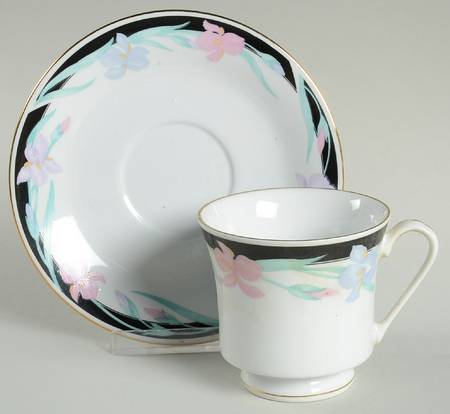 Isabella Footed Cup & Saucer Set