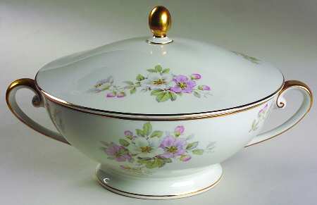 Apple Blossom (White Background) Round Covered Vegetable