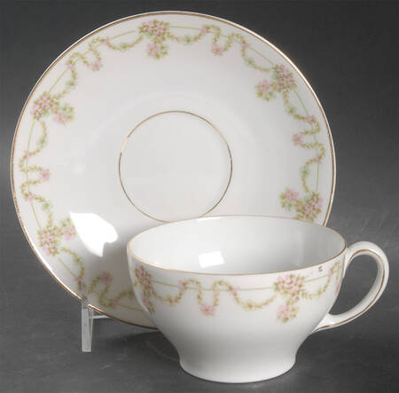 Arbutus Flat Cup & Saucer Set