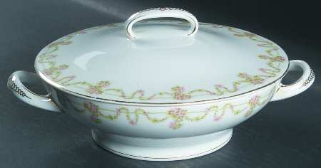 Arbutus Round Covered Vegetable