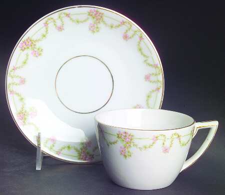 Arbutus Flat Cup & Saucer Set