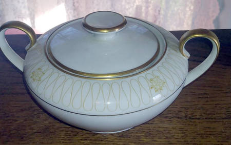 Astoria Round Covered Vegetable