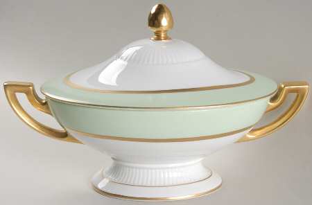 Clyde Green Oval Covered Vegetable