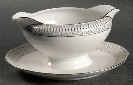 The Elgin Gravy Boat with Attached Underplate