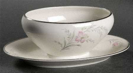 Entrancing Gravy Boat with Attached Underplate