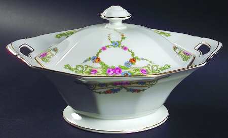 Fairmont Round Covered Vegetable