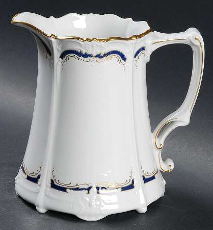 Gloriette 28 Oz Pitcher