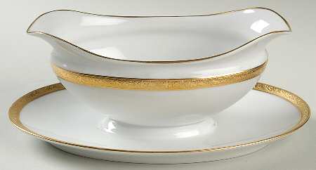 Grape Vine Gravy Boat with Attached Underplate