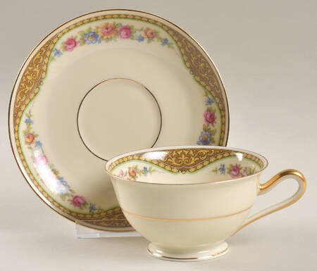 The Grimsby Footed Cup & Saucer Set