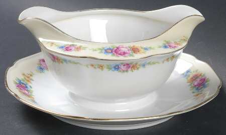 The Hampton Gravy Boat with Attached Underplate