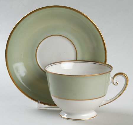 Huntly Footed Cup & Saucer Set