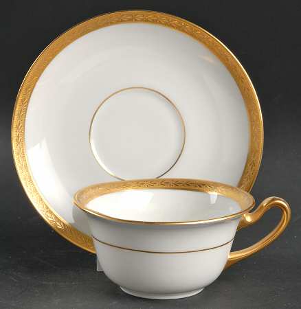 Laurel Flat Cup & Saucer Set