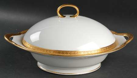 Laurel Round Covered Vegetable by Tirschenreuth