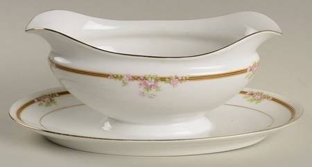 Madison Gravy Boat with Attached Underplate