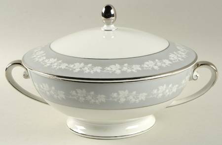 Mayflower Round Covered Vegetable