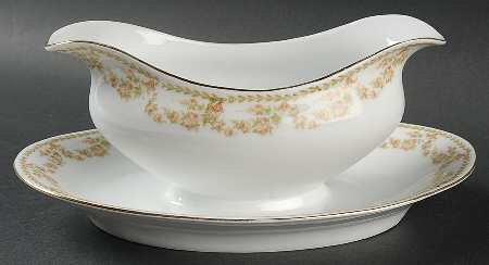 Newport Gravy Boat with Attached Underplate