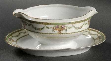 The Newton Gravy Boat with Attached Underplate