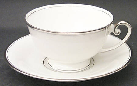Plymouth Footed Cup & Saucer Set by Tirschenreuth