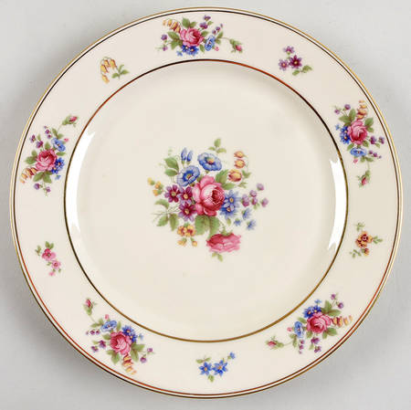 Queen's Rose Smooth #4416 Dinner Plate