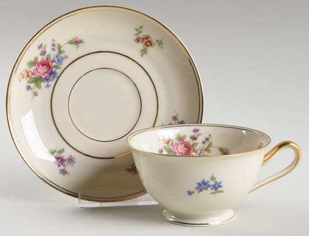 Queen's Rose Smooth #4416 Footed Cup & Saucer Set