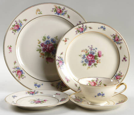 Queen's Rose Smooth #4416 5 Piece Place Setting