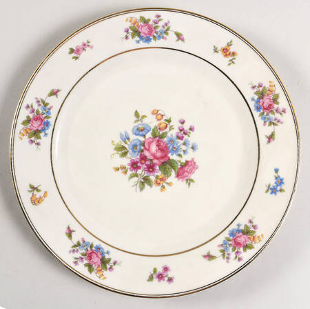 Queen's Rose Smooth #4416 Dinner Plate
