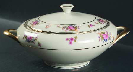 Queen's Rose Smooth #4416 Round Covered Vegetable