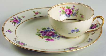 Queen's Rose Smooth #4416 Snack Plate & Cup Set