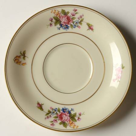 Queen's Rose Smooth #4416 Saucer for Footed Cup