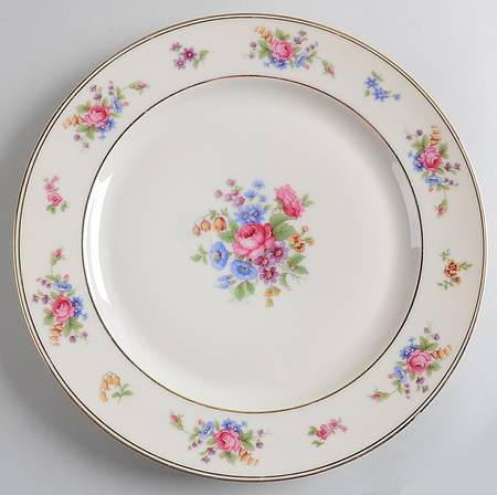 Queen's Rose Smooth #4416 Dinner Plate